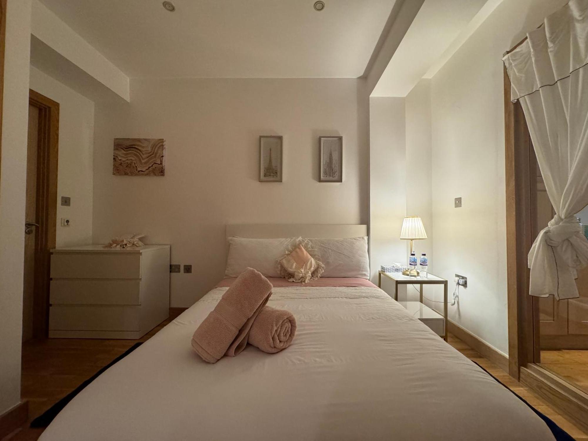 The Noko 2 Bedroom Apartment Central London By Wild Лондон Экстерьер фото
